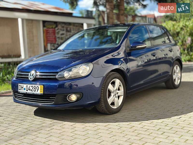 Хэтчбек Volkswagen Golf 2010 в 