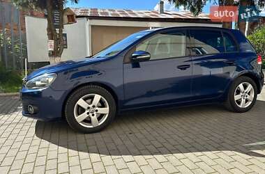 Хэтчбек Volkswagen Golf 2010 в 