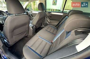Хэтчбек Volkswagen Golf 2010 в 