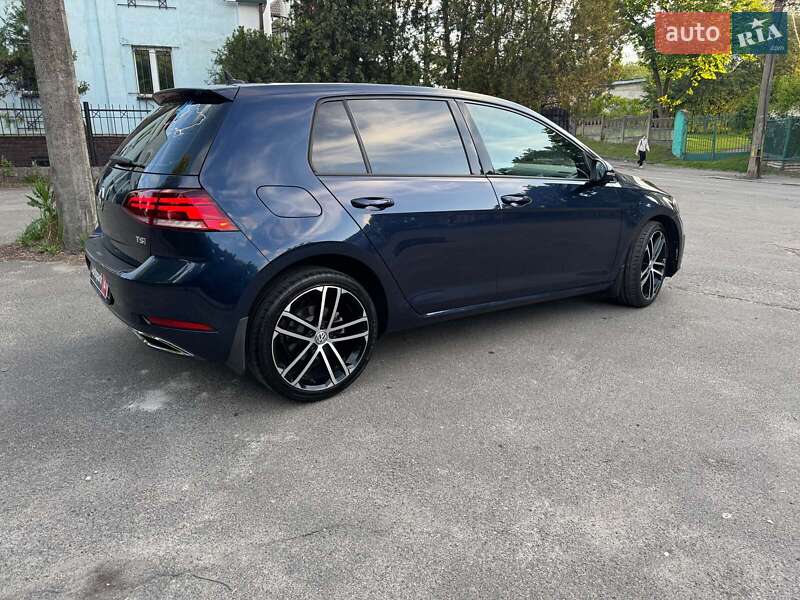 Хэтчбек Volkswagen Golf 2018 в Киеве