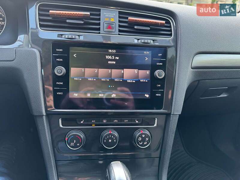 Хэтчбек Volkswagen Golf 2018 в Киеве