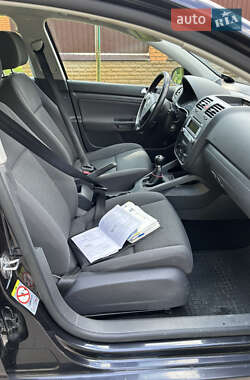 Хэтчбек Volkswagen Golf 2006 в 
