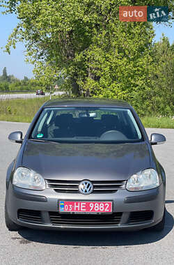 Хэтчбек Volkswagen Golf 2005 в 