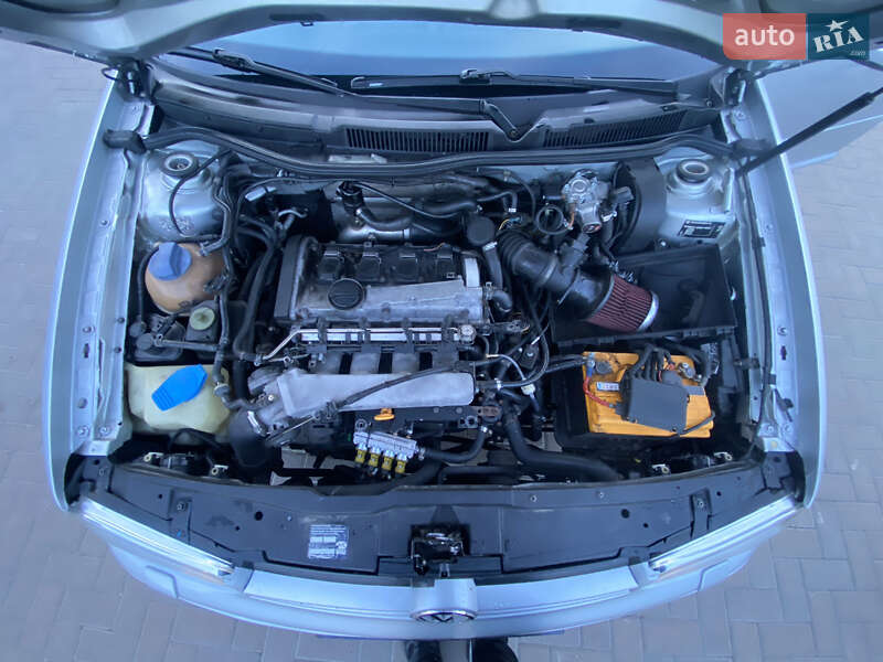 Хэтчбек Volkswagen Golf 2001 в Ирпене