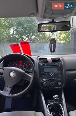 Хэтчбек Volkswagen Golf 2006 в 