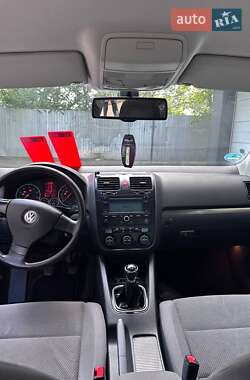 Хэтчбек Volkswagen Golf 2006 в 