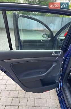 Хэтчбек Volkswagen Golf 2006 в 