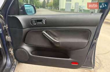 Хетчбек Volkswagen Golf 2001 в 