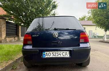 Хетчбек Volkswagen Golf 2001 в 