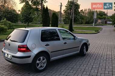 Хэтчбек Volkswagen Golf 2001 в 