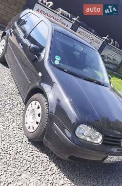Хэтчбек Volkswagen Golf 2003 в 