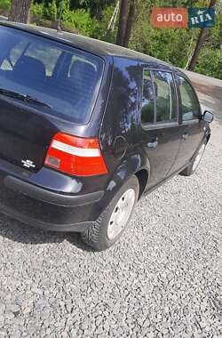 Хэтчбек Volkswagen Golf 2003 в 