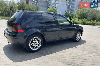 Хэтчбек Volkswagen Golf 2001 в 