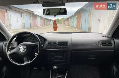 Хэтчбек Volkswagen Golf 2001 в 