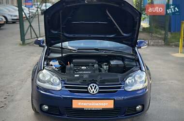 Хэтчбек Volkswagen Golf 2008 в 