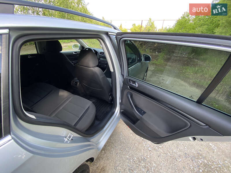 Универсал Volkswagen Golf 2010 в Калиновке