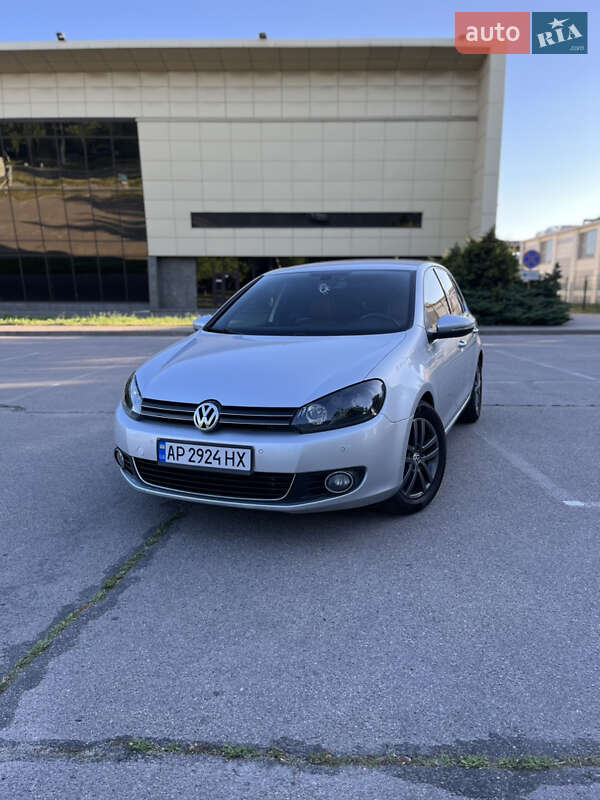 Хэтчбек Volkswagen Golf 2008 в 
