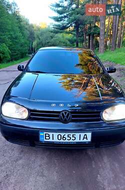 Хетчбек Volkswagen Golf 2001 в 