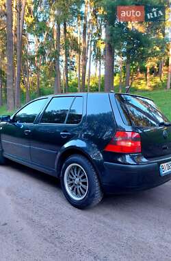 Хетчбек Volkswagen Golf 2001 в 