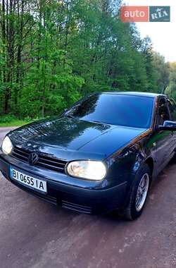 Хетчбек Volkswagen Golf 2001 в 