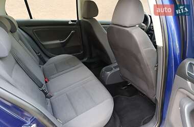 Хетчбек Volkswagen Golf 2008 в 
