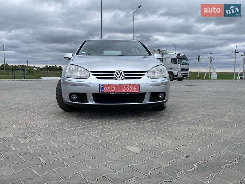 Хэтчбек Volkswagen Golf 2005 в Луцке