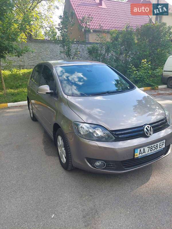Хетчбек Volkswagen Golf 2010 в Києві