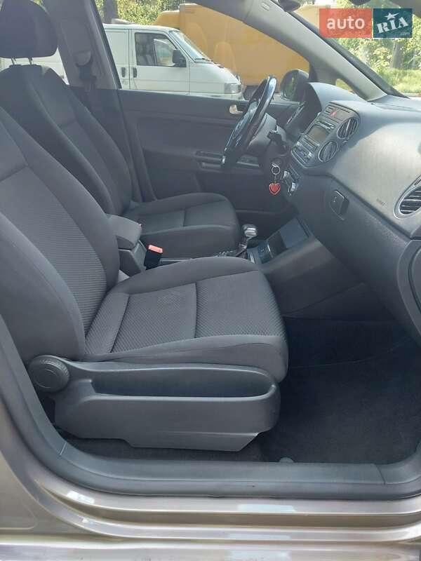 Хетчбек Volkswagen Golf 2010 в Києві