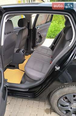 Хэтчбек Volkswagen Golf 2005 в 