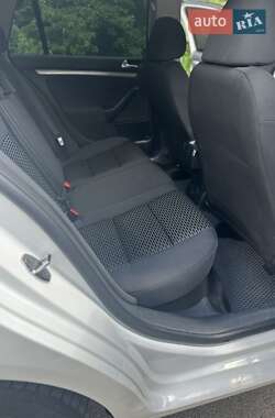 Универсал Volkswagen Golf 2011 в 