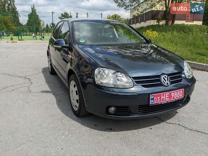 Хетчбек Volkswagen Golf 2008 в Звягелі