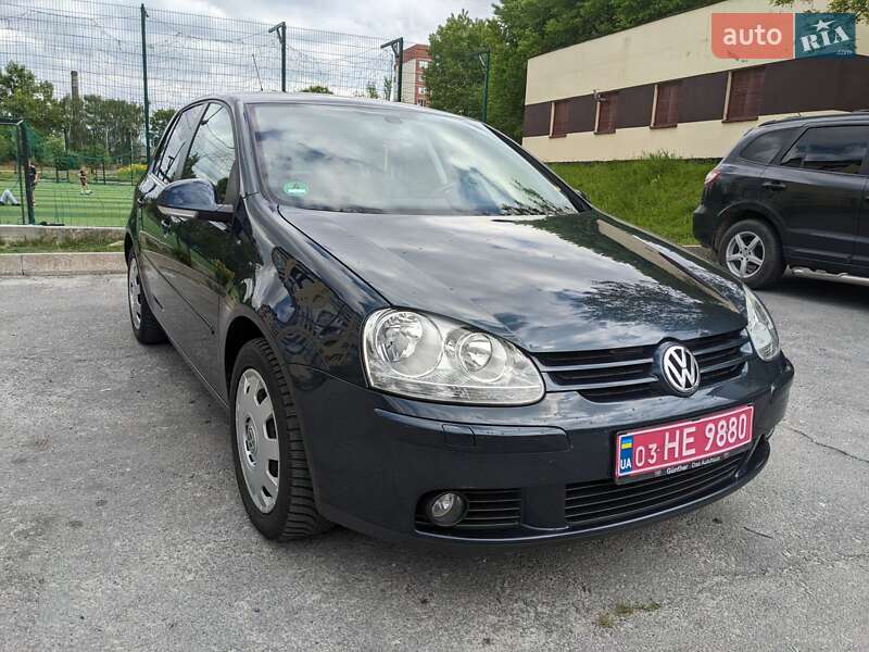 Хетчбек Volkswagen Golf 2008 в Звягелі