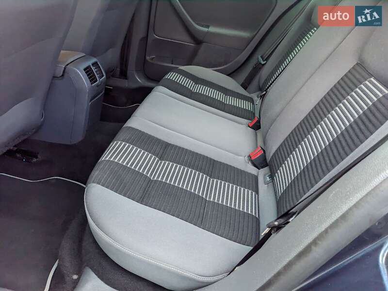 Хетчбек Volkswagen Golf 2008 в Звягелі