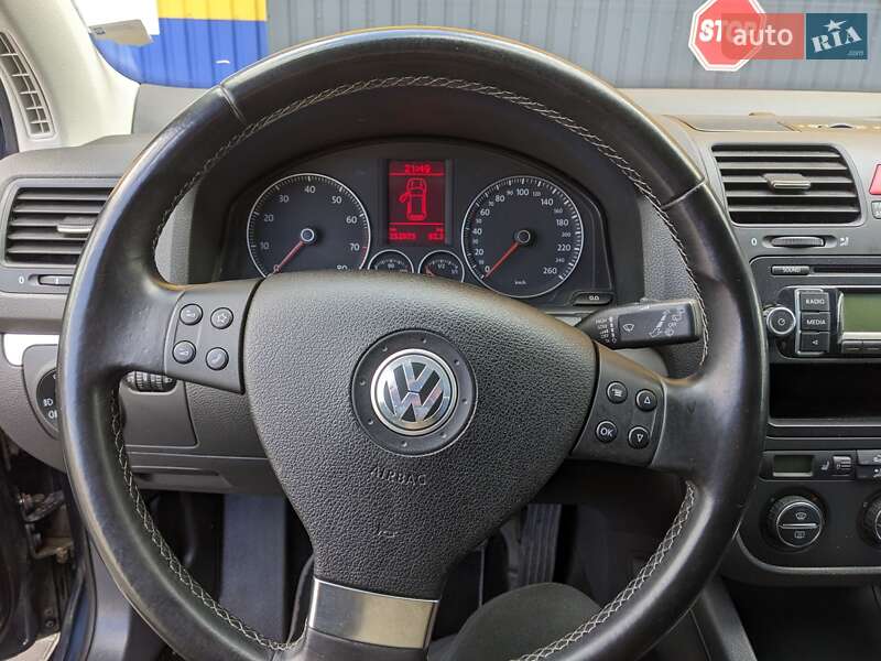 Хетчбек Volkswagen Golf 2008 в Звягелі