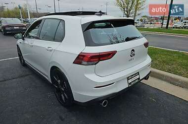 Хетчбек Volkswagen Golf 2015 в 