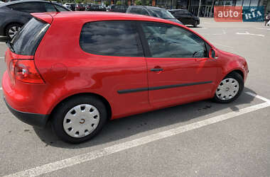 Хетчбек Volkswagen Golf 2005 в 