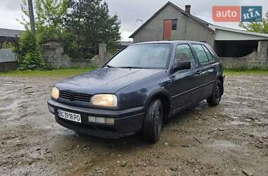 Хэтчбек Volkswagen Golf 1995 в Рудки