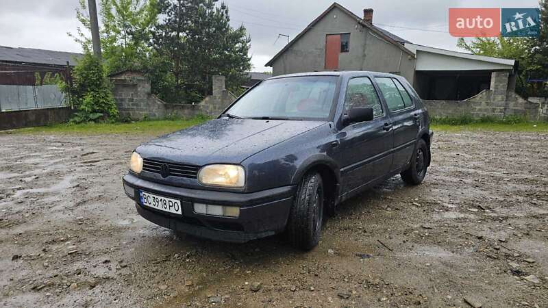 Хэтчбек Volkswagen Golf 1995 в 