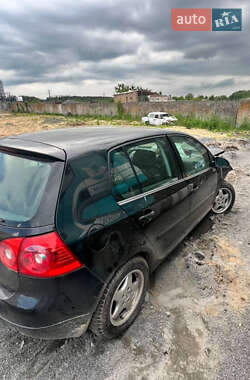 Хэтчбек Volkswagen Golf 2004 в 