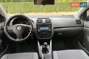 Хетчбек Volkswagen Golf 2006 в 