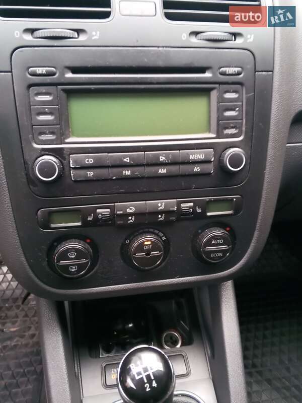 Хэтчбек Volkswagen Golf 2005 в Киеве