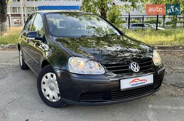 Хетчбек Volkswagen Golf 2005 в 