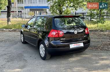 Хетчбек Volkswagen Golf 2005 в 