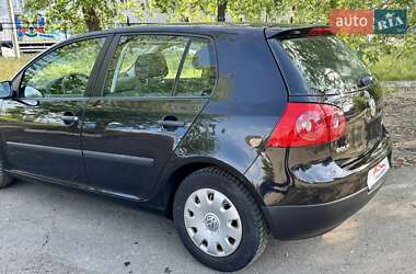 Хетчбек Volkswagen Golf 2005 в 