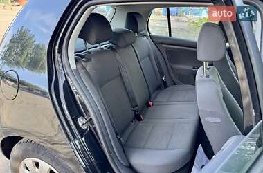 Хетчбек Volkswagen Golf 2005 в 