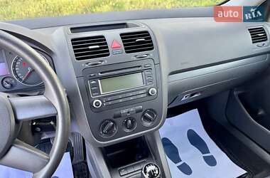 Хетчбек Volkswagen Golf 2005 в 