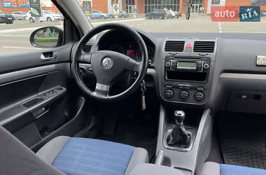Хэтчбек Volkswagen Golf 2008 в 