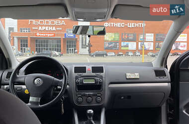 Хэтчбек Volkswagen Golf 2008 в 