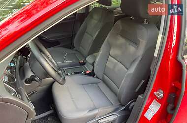 Хетчбек Volkswagen Golf 2017 в 