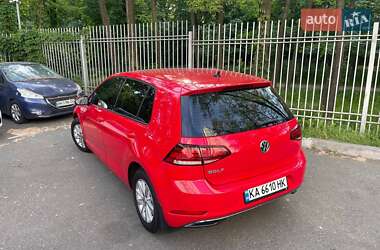 Хетчбек Volkswagen Golf 2017 в 